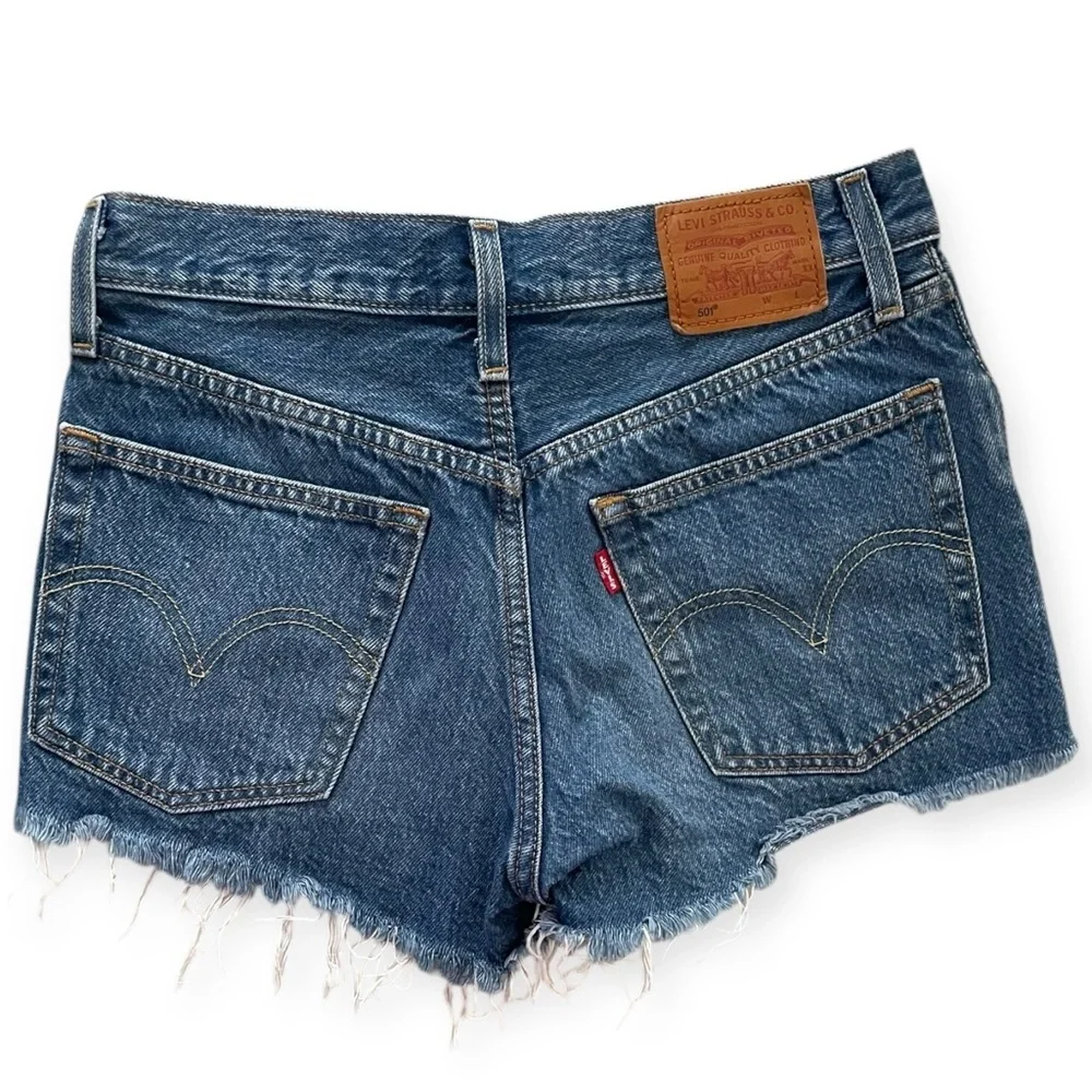 Levi’s 501 button fly distressed raw hem denim jean shorts medium wash size 25